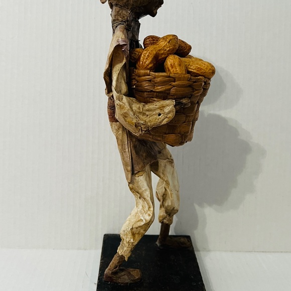 Vintage Mexican Folk Art Paper Mache Peasant Man Figurine Carrying Peanuts .12" - Picture 5 of 7